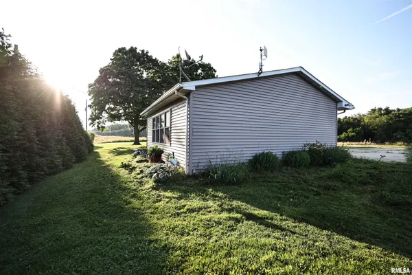 $189,000 | 42060 Co Highway 10, Nebo, IL 62355