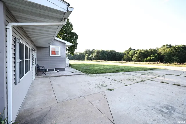 $192,000 | 42060 Co Highway 10, Nebo, IL 62355