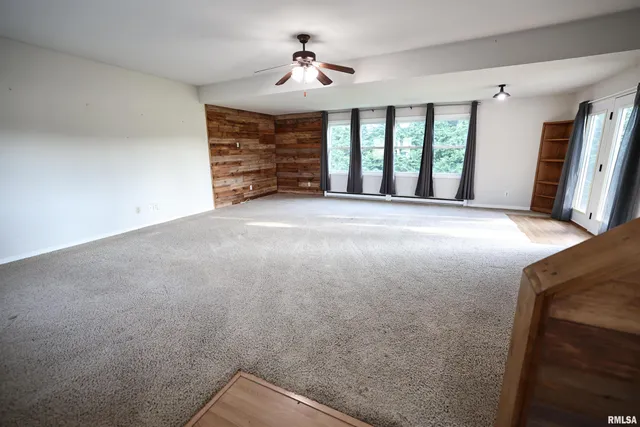 $192,000 | 42060 Co Highway 10, Nebo, IL 62355