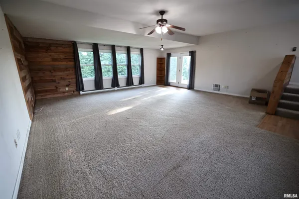 $192,000 | 42060 Co Highway 10, Nebo, IL 62355