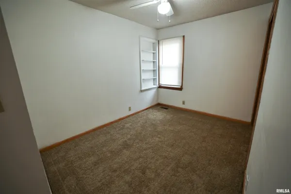 $189,000 | 42060 Co Highway 10, Nebo, IL 62355
