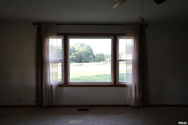 $192,000 | 42060 Co Highway 10, Nebo, IL 62355