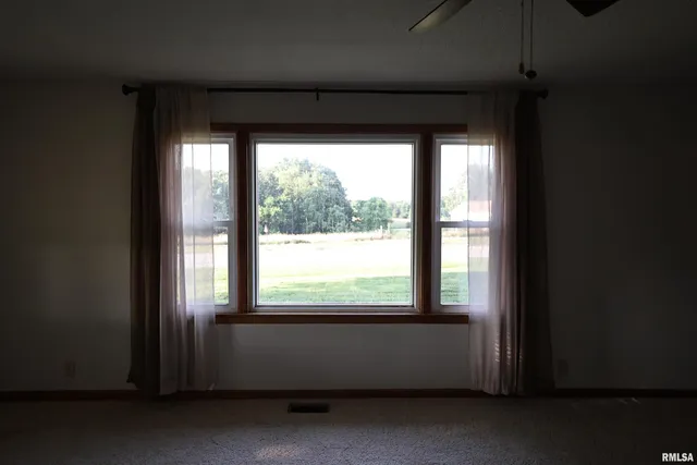 $192,000 | 42060 Co Highway 10, Nebo, IL 62355