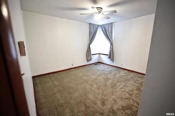 $192,000 | 42060 Co Highway 10, Nebo, IL 62355