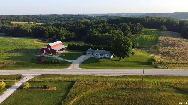 $192,000 | 42060 Co Highway 10, Nebo, IL 62355