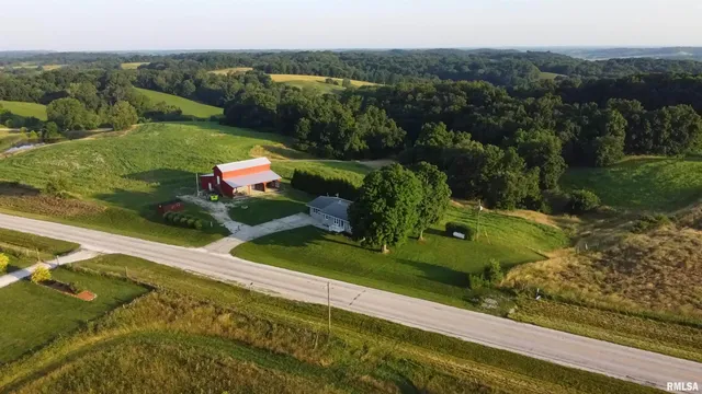 $192,000 | 42060 Co Highway 10, Nebo, IL 62355