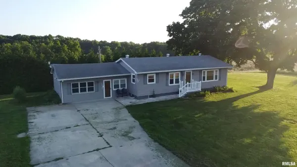 $192,000 | 42060 Co Highway 10, Nebo, IL 62355