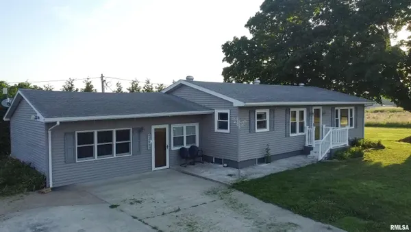 $192,000 | 42060 Co Highway 10, Nebo, IL 62355