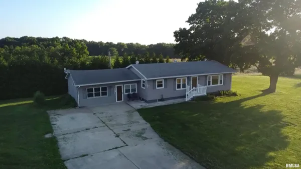 $192,000 | 42060 Co Highway 10, Nebo, IL 62355