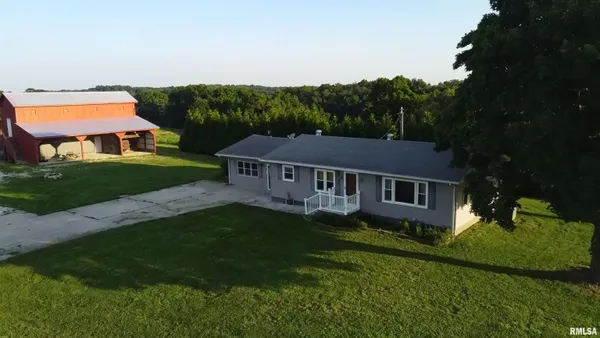 $189,000 | 42060 Co Highway 10, Nebo, IL 62355