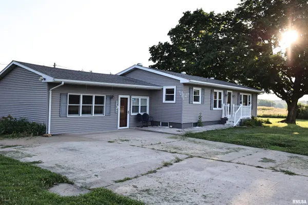 $192,000 | 42060 Co Highway 10, Nebo, IL 62355