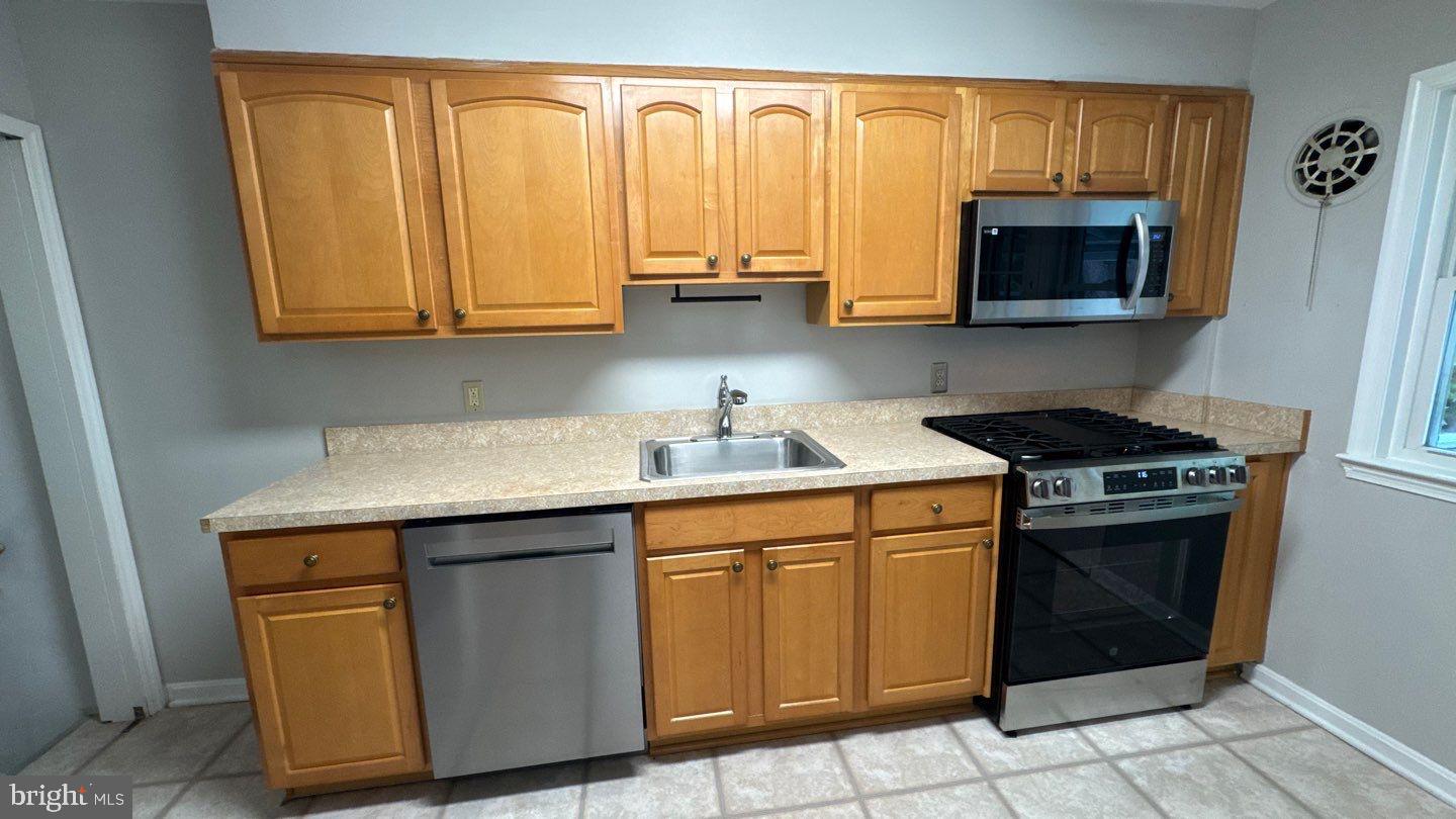 8676 Oak Road Baltimore, MD 21234 - Photo 7 of 22