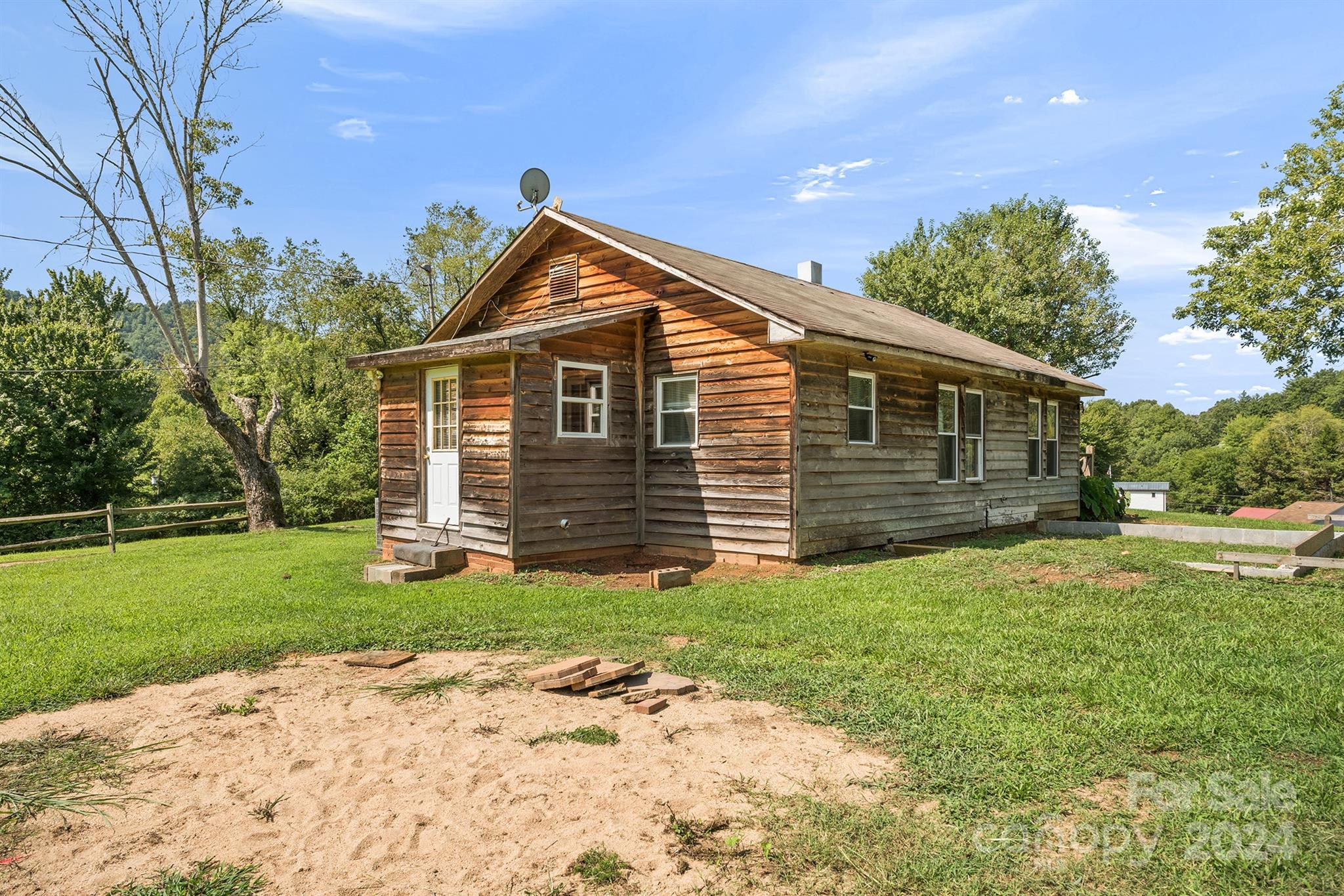 3564 Hollywood Ridge Road Lenoir, NC 28645 - Photo 23 of 27 Gallery Image 23