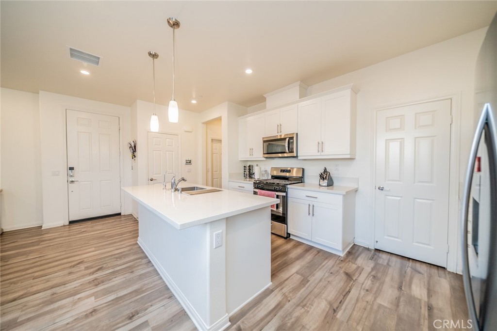 214 Bonita Lane Rialto, CA 92376 - Photo 11 of 48