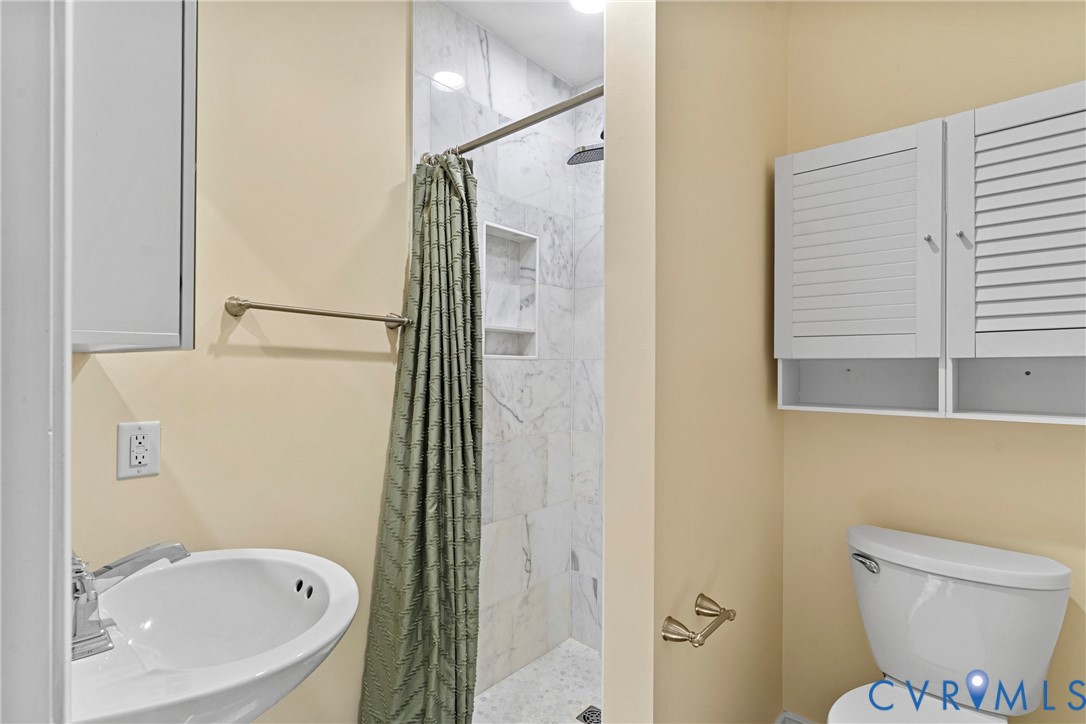 8059 Varina Road Henrico, VA 23231 - Photo 28 of 45 a bathroom with a bathtub and a shower