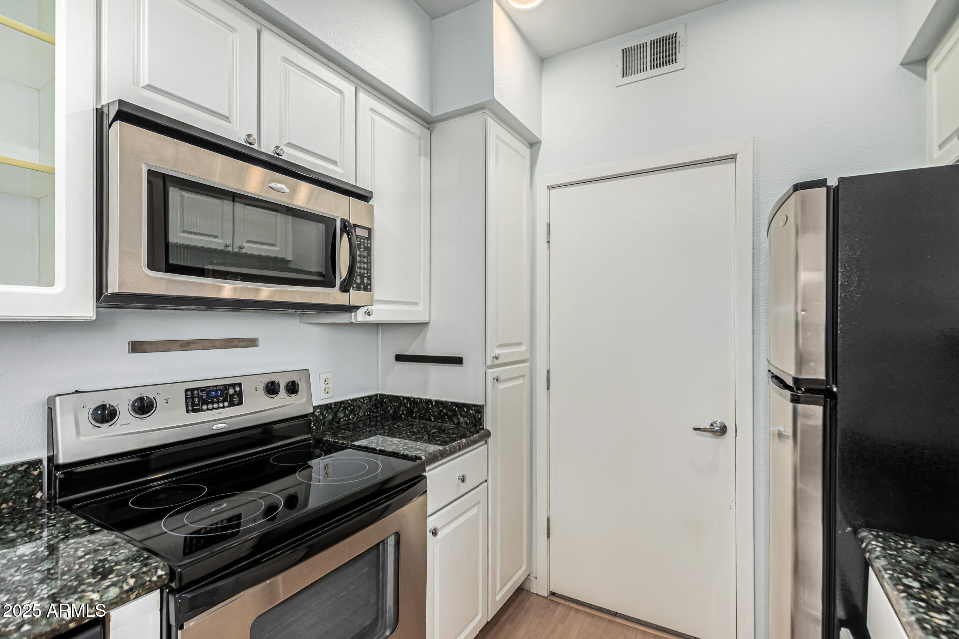 3633 North 3rd Avenue, Unit 2083 Phoenix, AZ 85013 - Photo 19 of 54 Kitchen