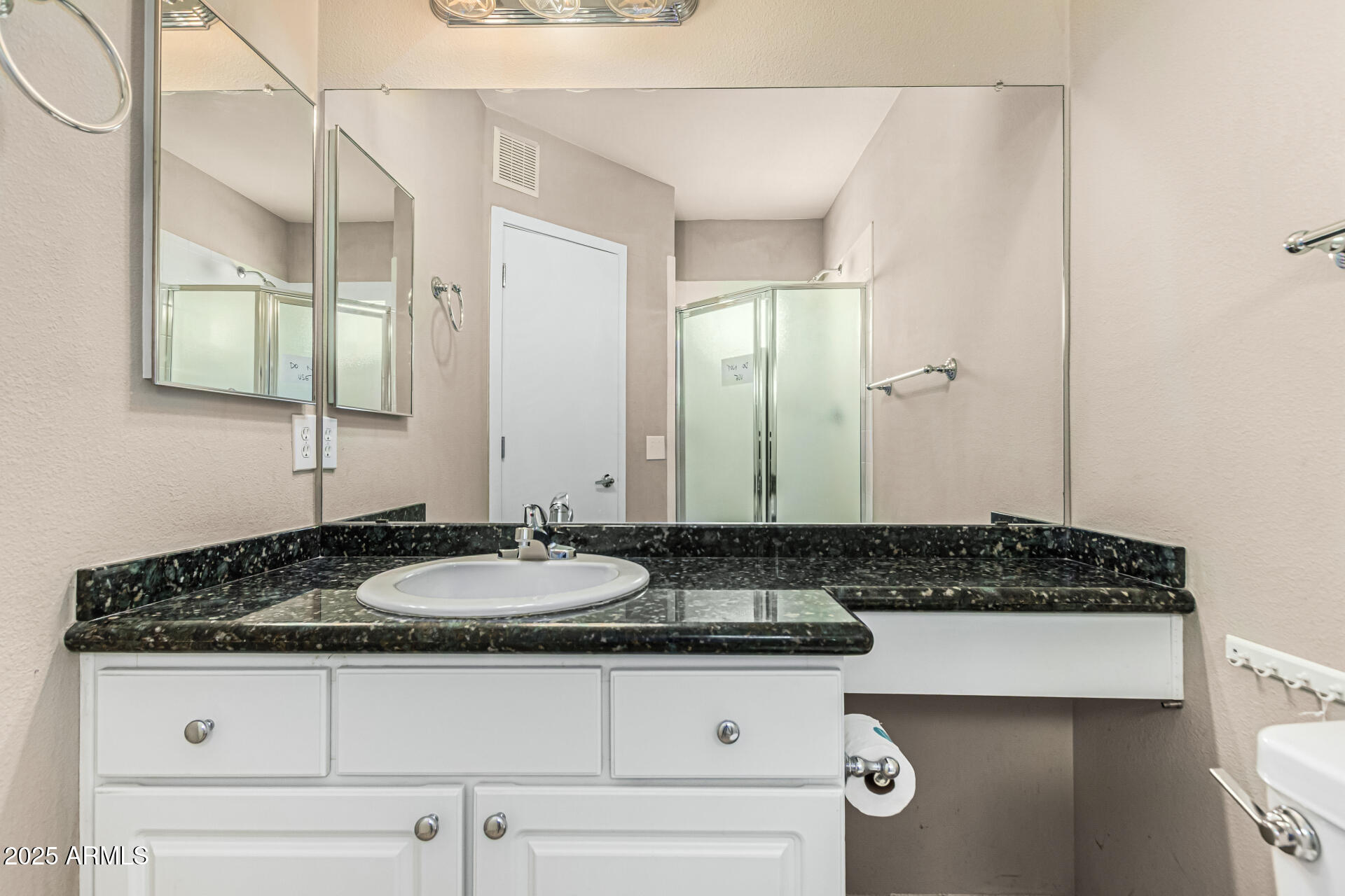 3633 North 3rd Avenue, Unit 2083 Phoenix, AZ 85013 - Photo 28 of 54 Master Bathroom