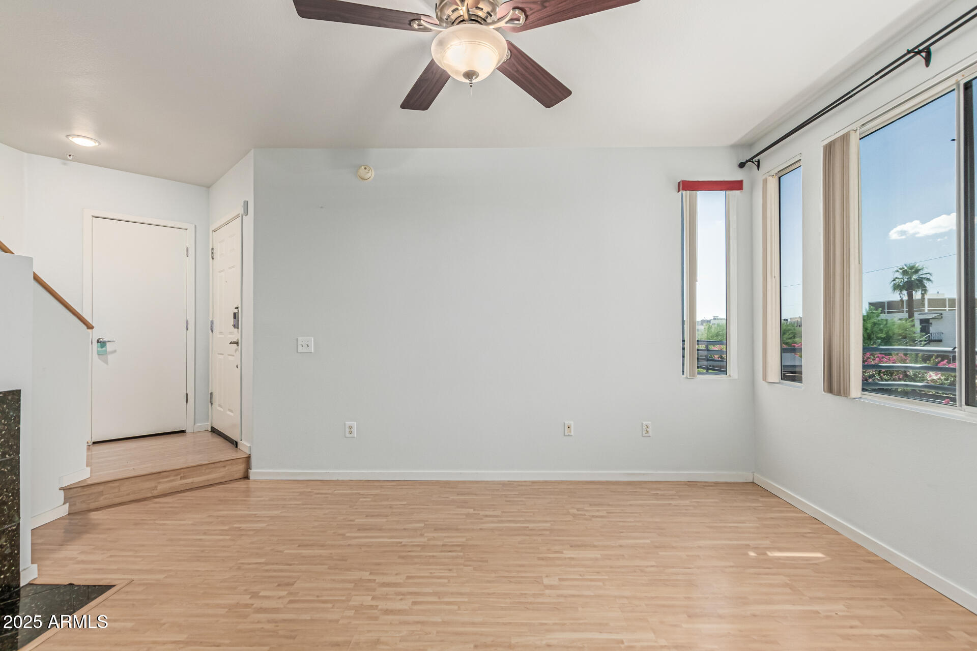 3633 North 3rd Avenue, Unit 2083 Phoenix, AZ 85013 - Photo 5 of 54 Entry | Great Room