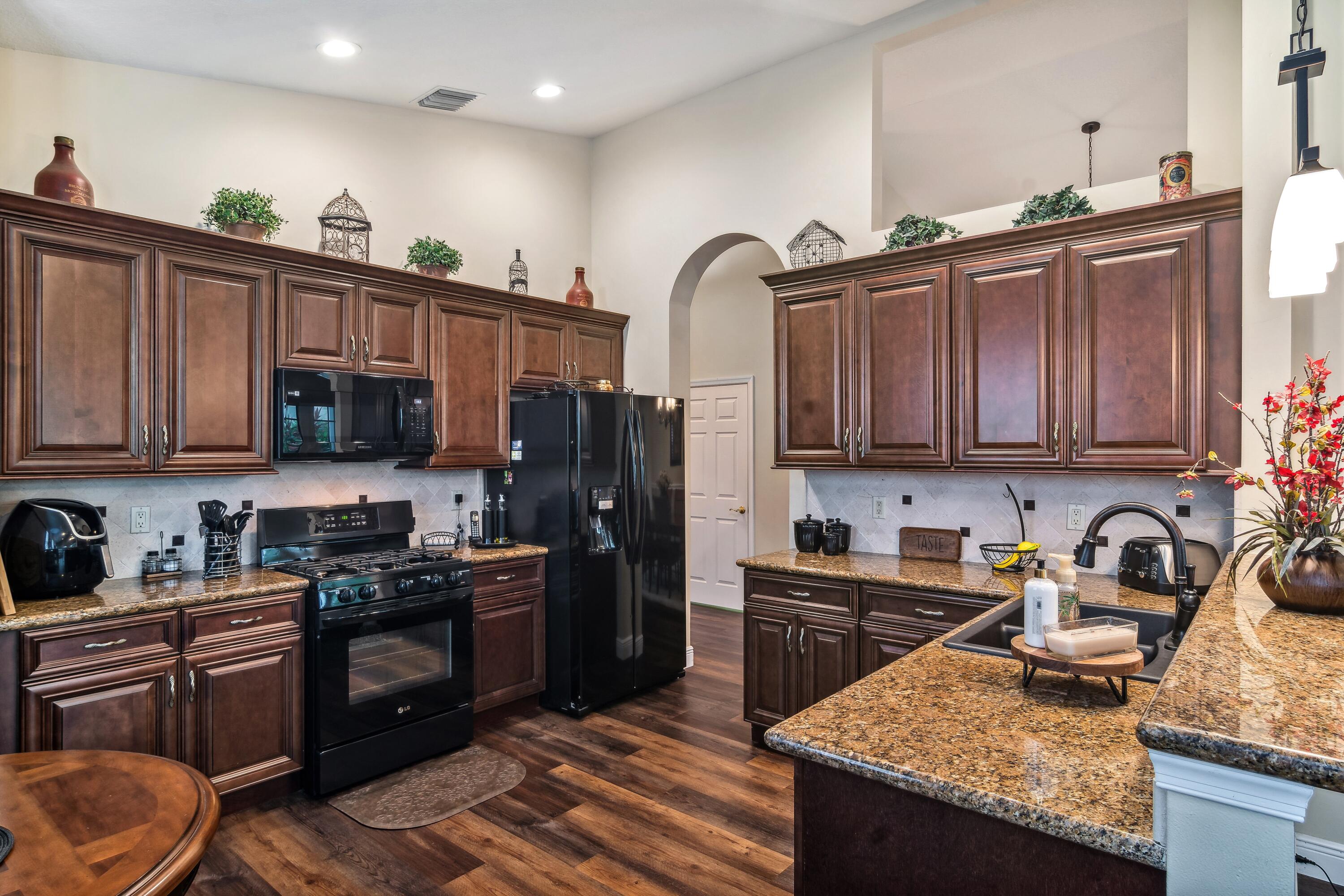 313 Springview Loop Port St. Lucie, FL 34986 - Photo 9 of 54 10_313NWSpringviewLoop_5_Kitchen_HiRes -