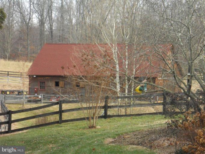 8035 Riverside Farm Road Marshall, VA 20115 - Photo 3 of 24 Stable