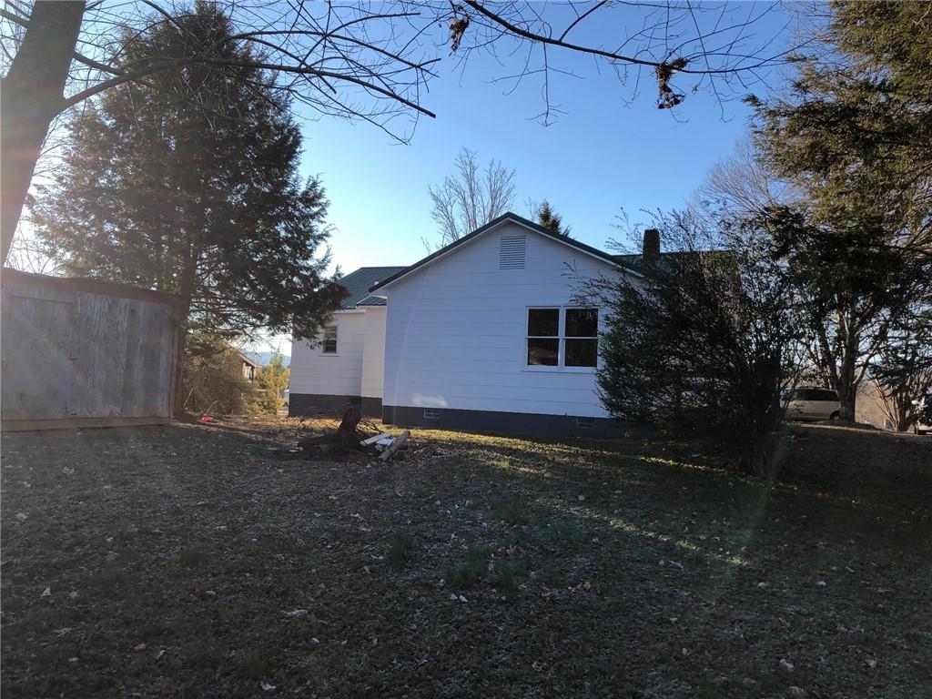 1766 Falls Road Valdese, NC 28690 - Photo 4 of 12 Gallery Image 4