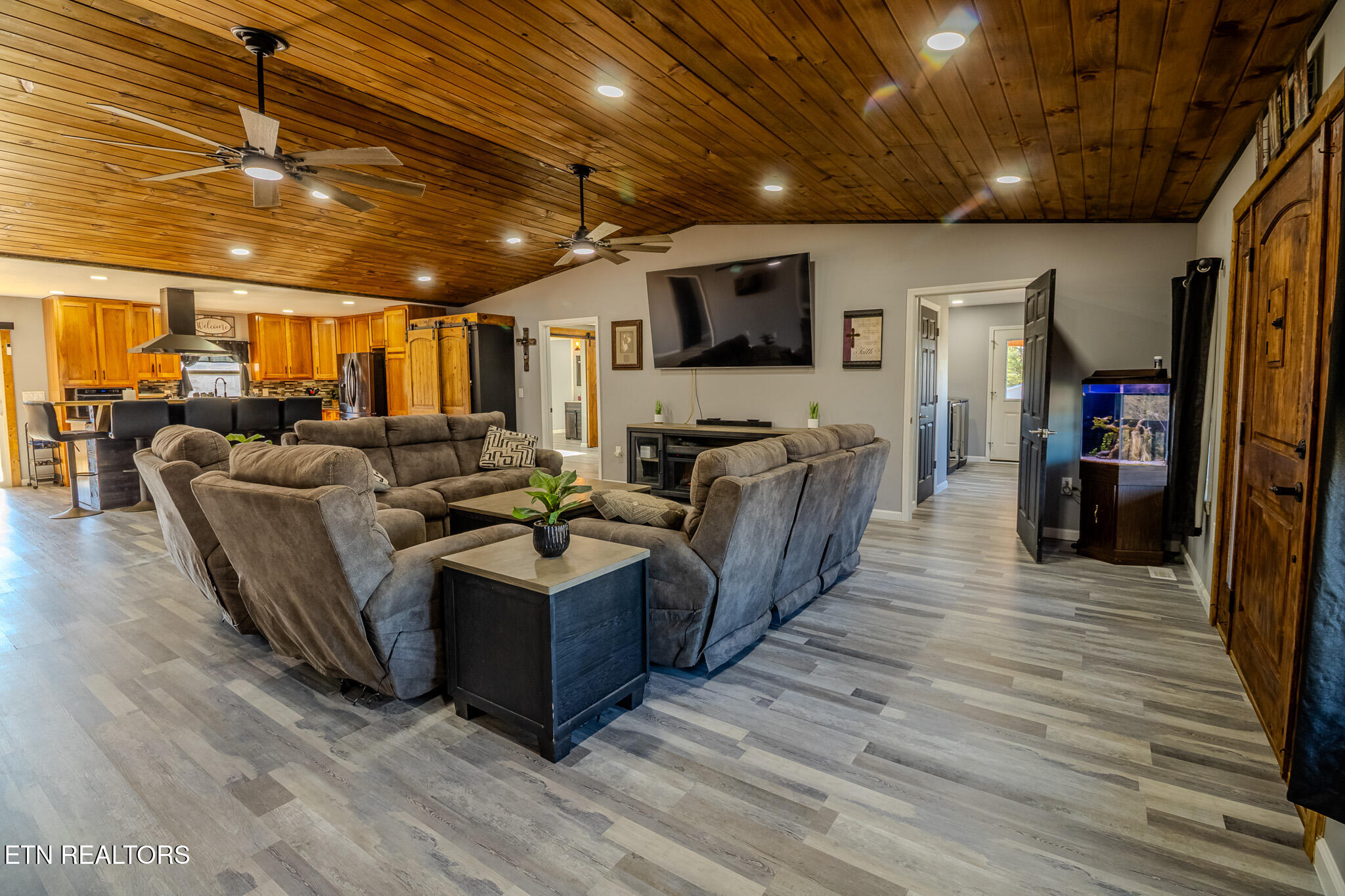 174 Poplar Street Benton, TN 37307 - Photo 5 of 30 IMG_0038-HDR