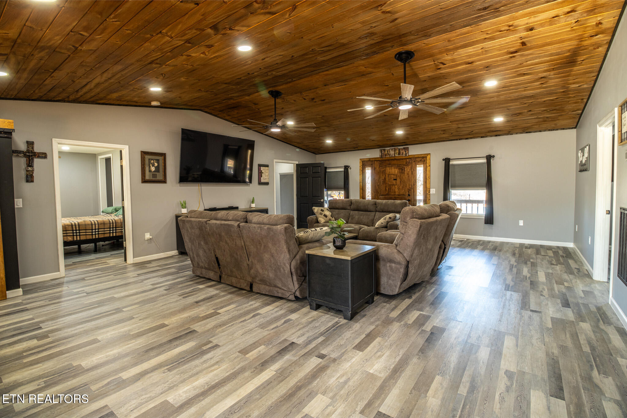 174 Poplar Street Benton, TN 37307 - Photo 8 of 30 IMG_0041-HDR