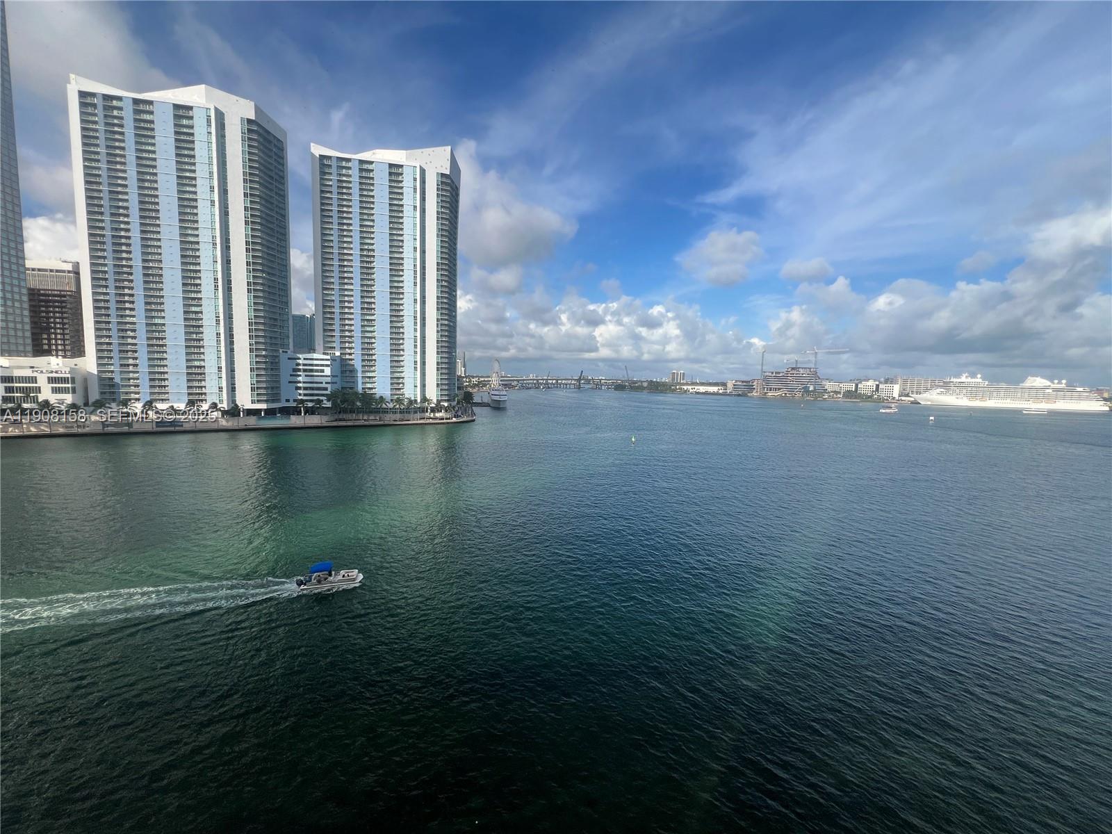 888 Brickell Key Drive, Unit 806 Miami, FL 33131 - Photo 3 of 20 a view of an ocean with city view