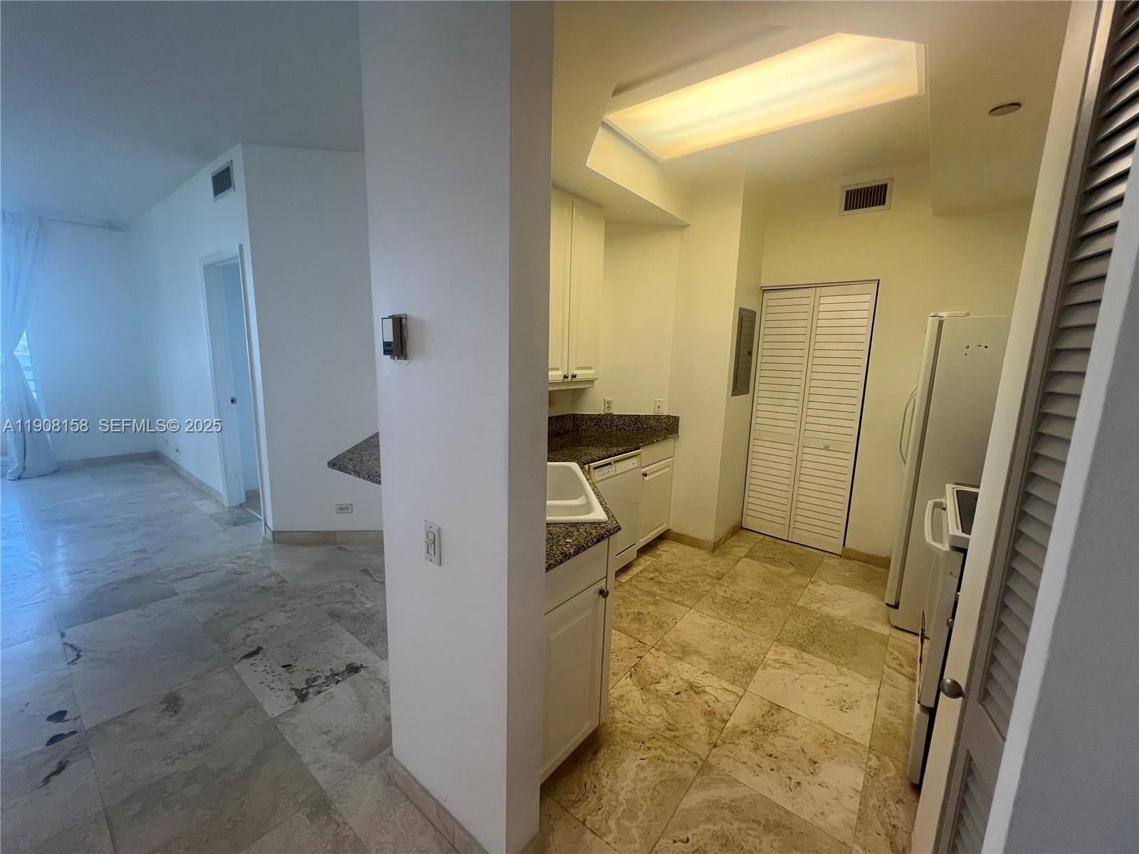 888 Brickell Key Drive, Unit 806 Miami, FL 33131 - Photo 8 of 20 a view of a bathroom