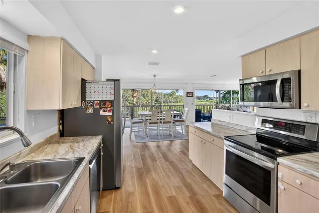 $799,999 | 9402 Oak Street, Riverview, FL 33578