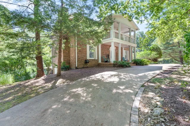 $1,150,000 | 7422 Indian Creek Road, McEwen, TN 37101