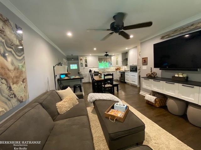 754 Miller Avenue Rochester, MI 48307 - Photo 5 of 24 50012668-4.JPG