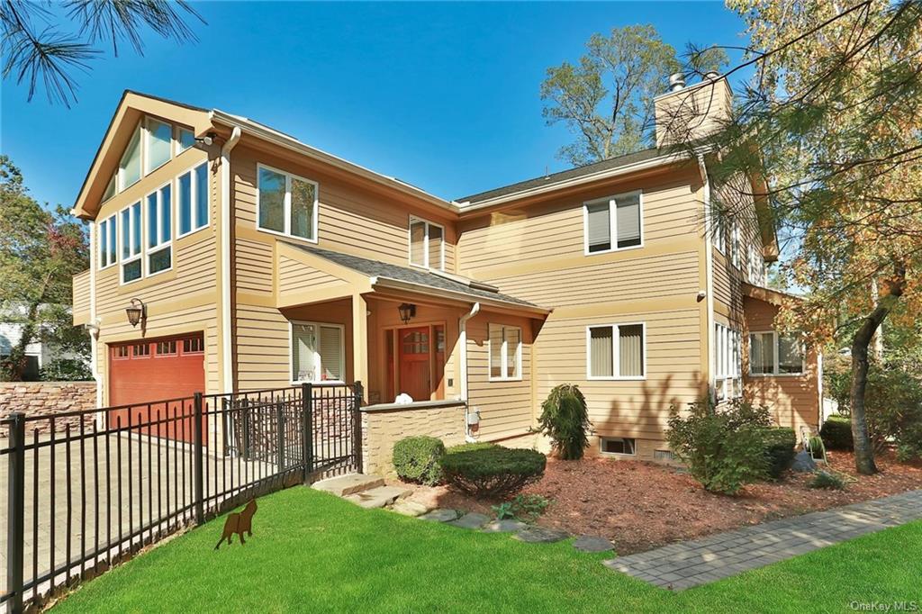 220 Quaker Ridge Road, New Rochelle, NY 10804 Compass