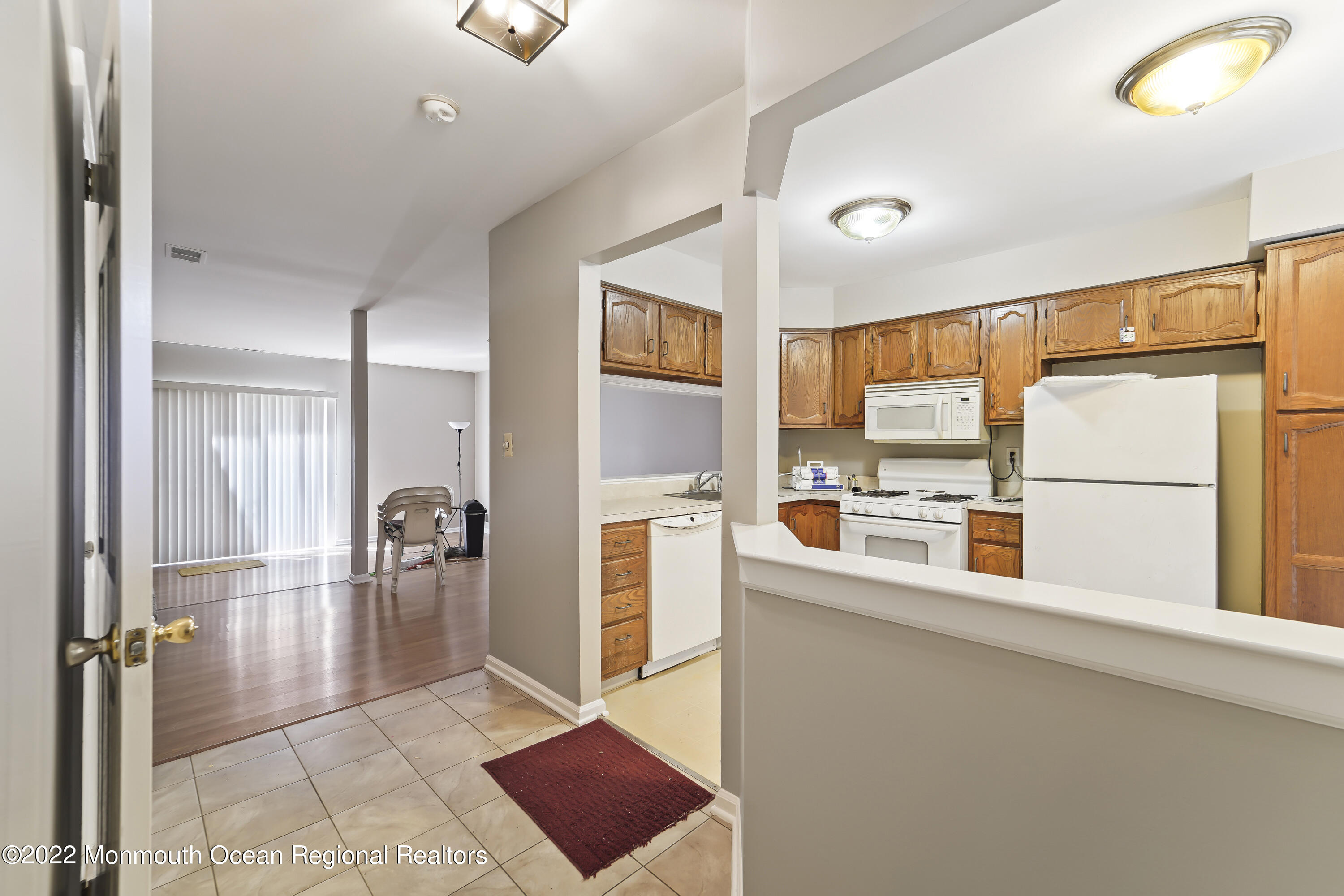 1105 Maplecrest Road, Unit 1105 Edison, NJ 08820 - Photo 4 of 21 DSC02947
