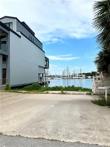 $490,000 | 7690-7700 Breakwater Drive, New Orleans, LA 70124