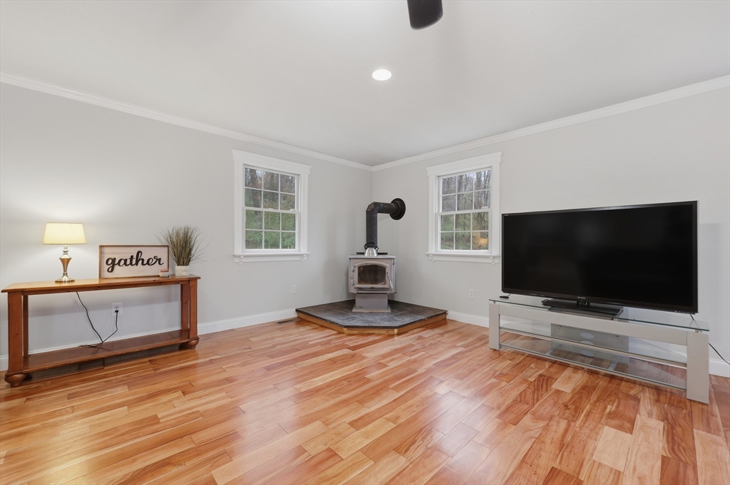 324 West Sutton Road Sutton, MA 01590 - Photo 5 of 42 Gallery Image 5