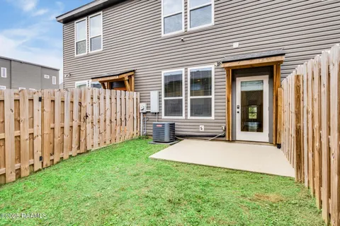 $205,000 | 511 Highland Park Lane, Lafayette, LA 70508