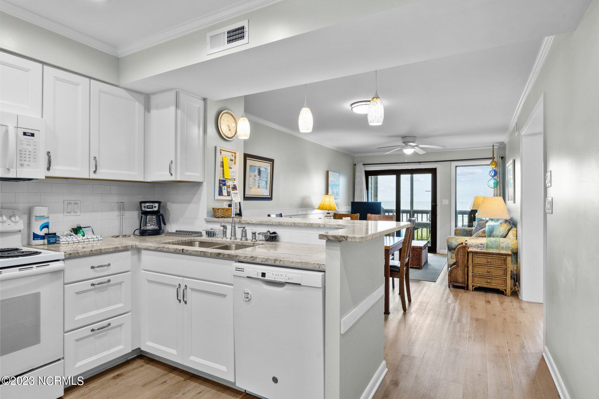 2111 West Fort Macon Road, Unit 215 Atlantic Beach, NC 28512 - Photo 4 of 34 Kitchen
