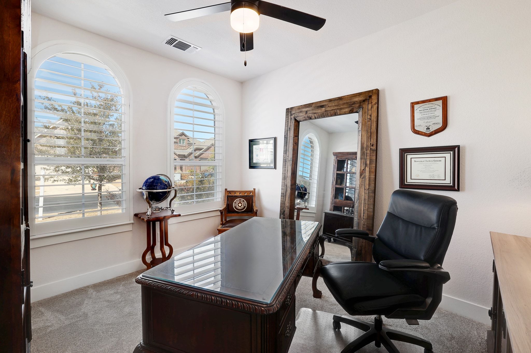 1304 Highcrest Georgetown, TX 78628 - Photo 20 of 32 a living room with furniture and a window