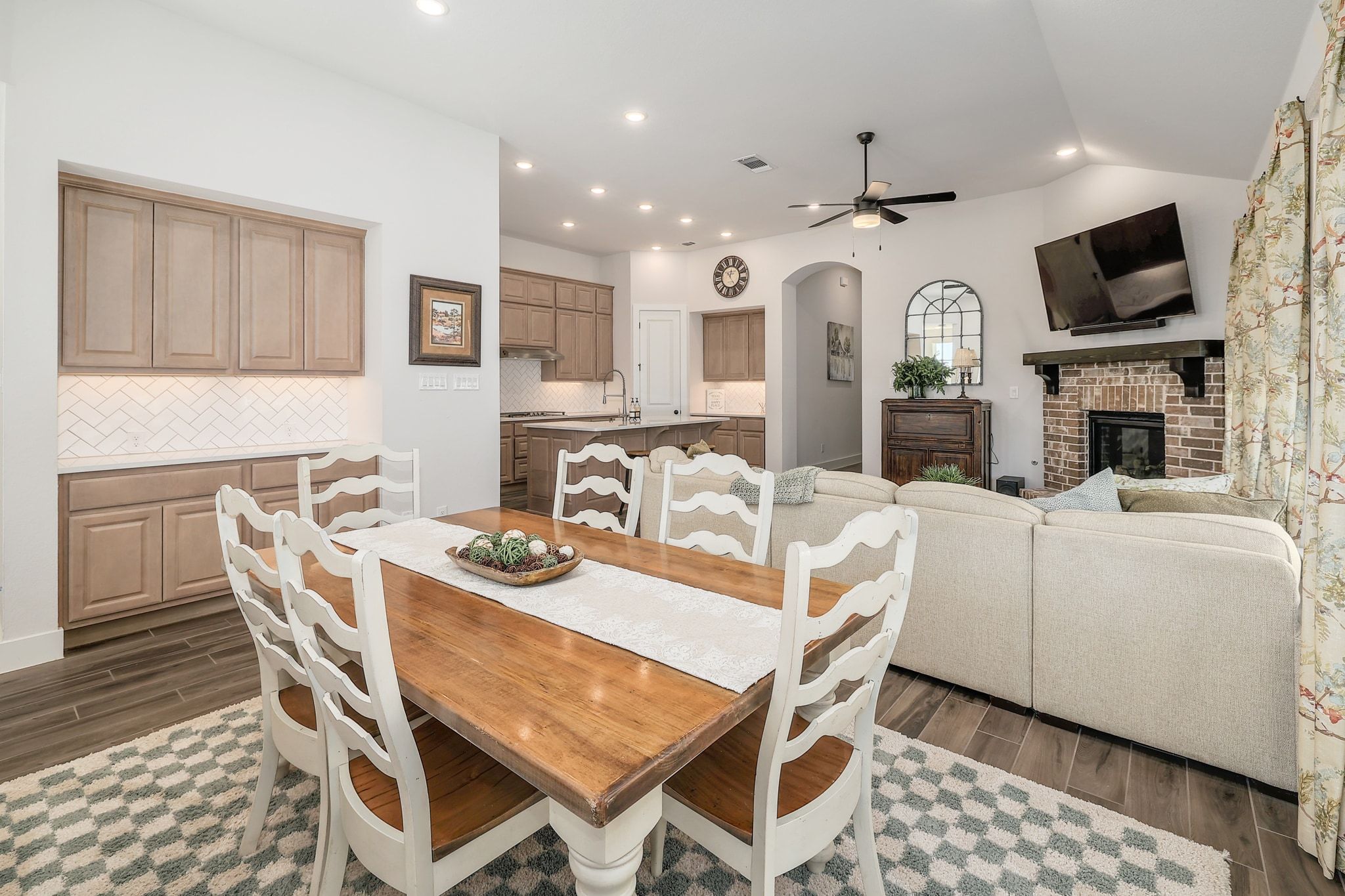 1304 Highcrest Georgetown, TX 78628 - Photo 10 of 32