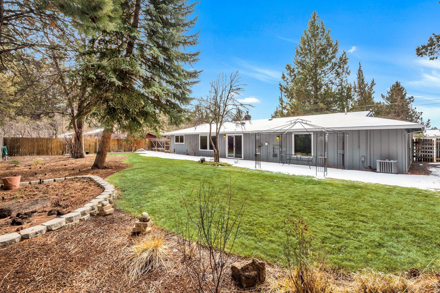 20374 Rae Road Bend, OR 97702 - Photo 21 of 22 p22