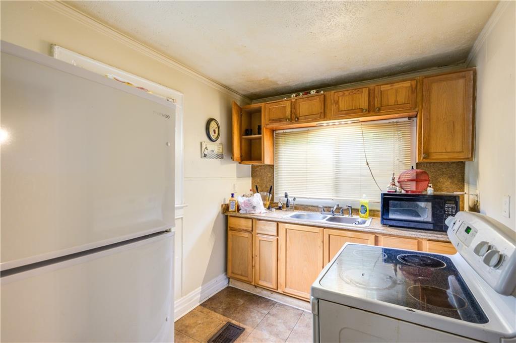 2720 Randall Street Atlanta, GA 30344 - Photo 6 of 14