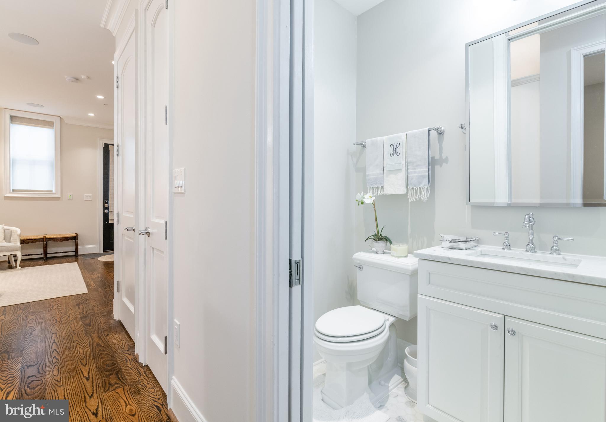 448 M Street Northwest, Unit 1 Washington, DC 20001 - Photo 26 of 33 2nd full bath