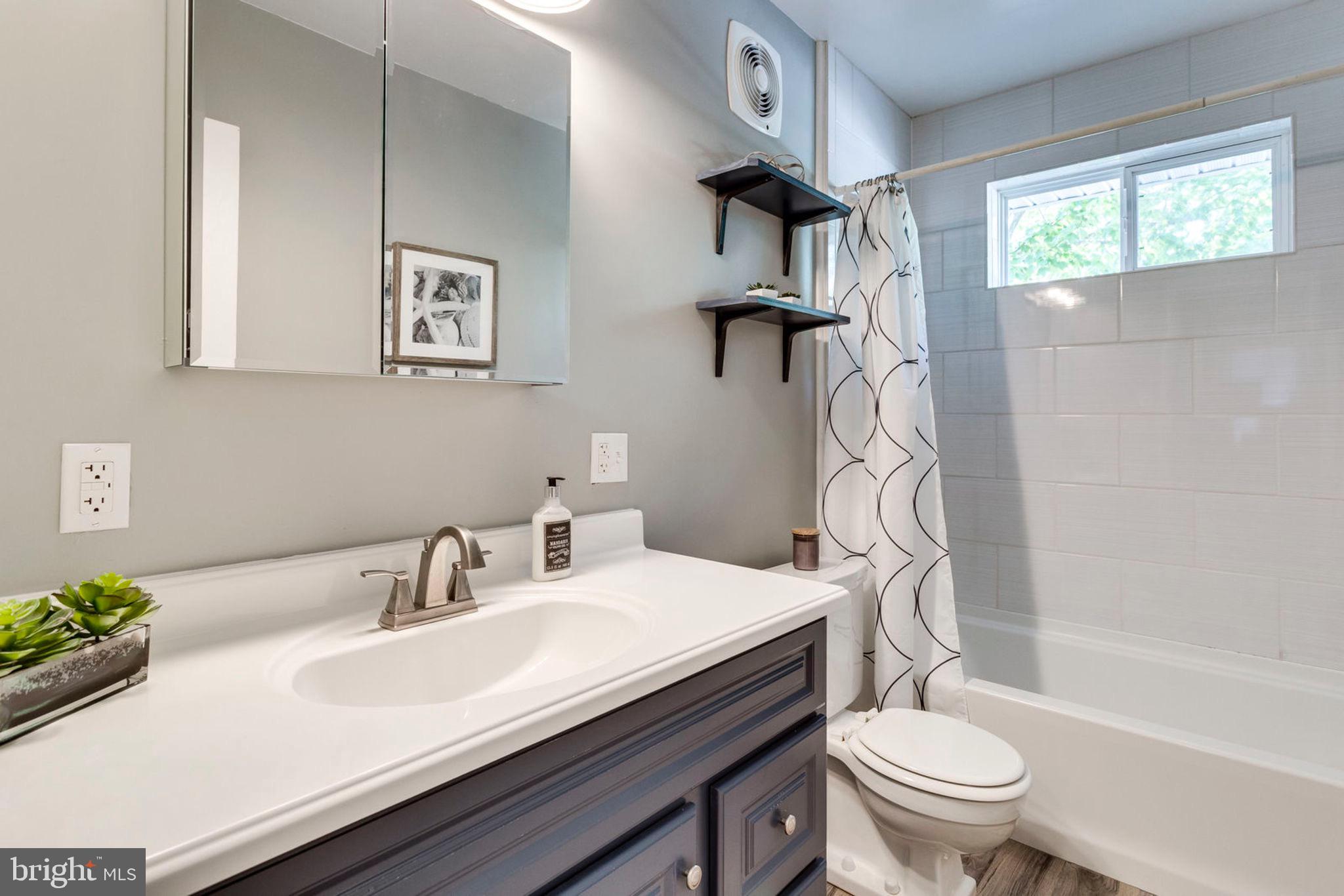 3002 Farm Road Alexandria, VA 22302 - Photo 30 of 40 Updated full bath on upper level