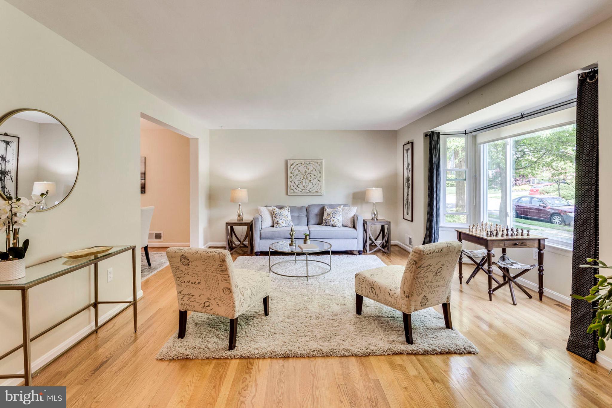 3002 Farm Road Alexandria, VA 22302 - Photo 6 of 40 Spacious living room with bay windows