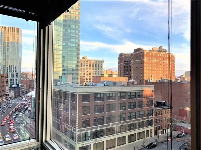 $3,200 | 1 Charles Street South, Unit 807, Boston, MA 02116