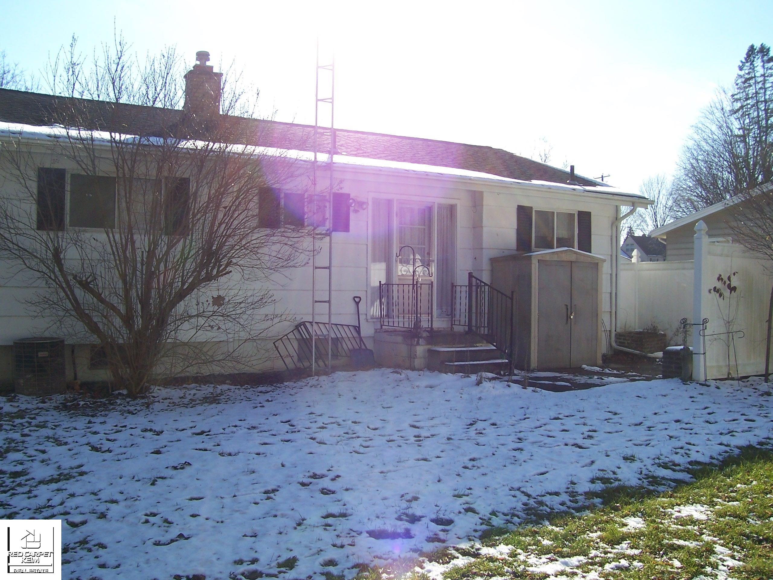 127 East River Road Flushing, MI 48433 - Photo 3 of 20 50092776-2.JPG