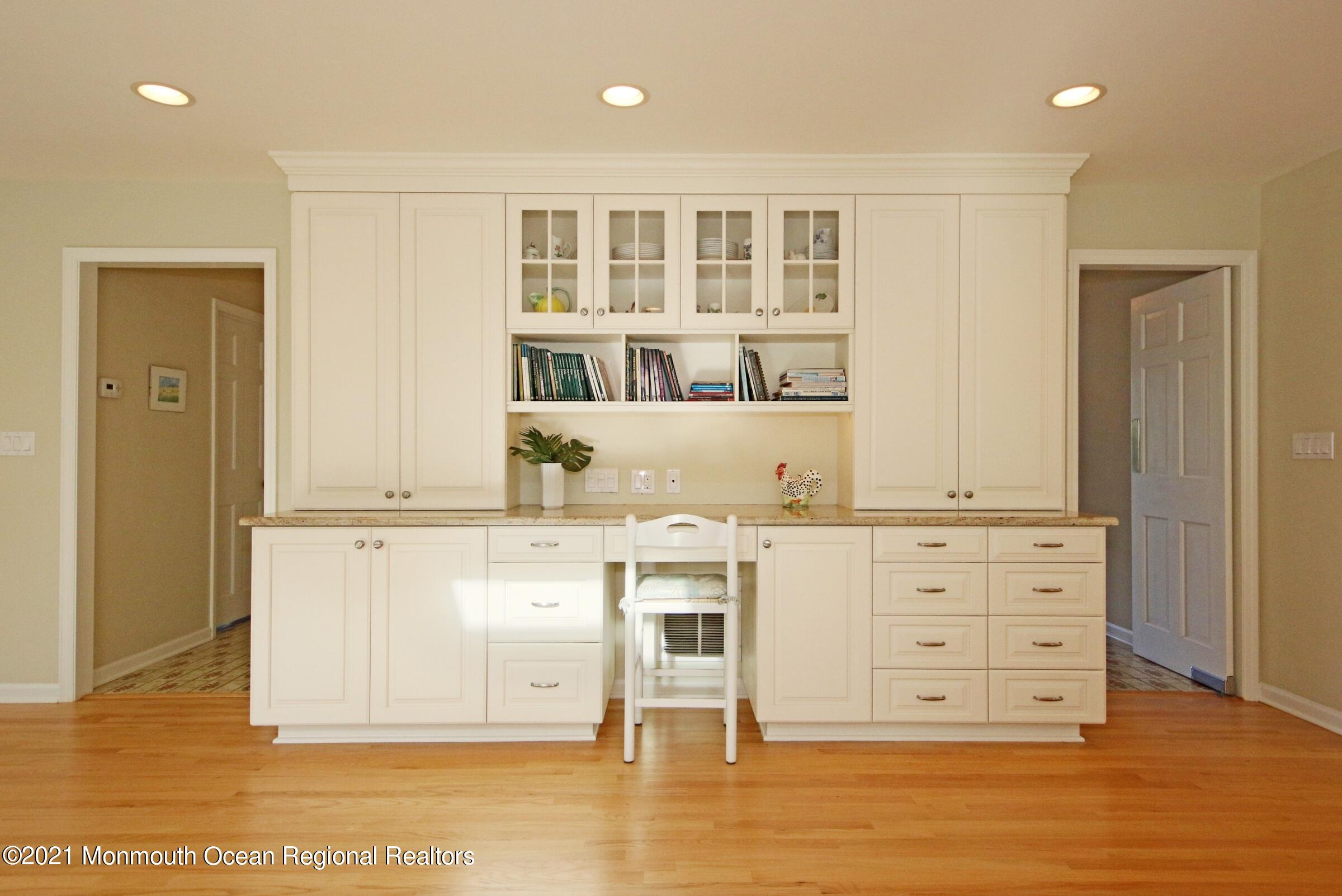 96 Lippincott Road Little Silver, NJ 07739 - Photo 16 of 61 Built-in Desk