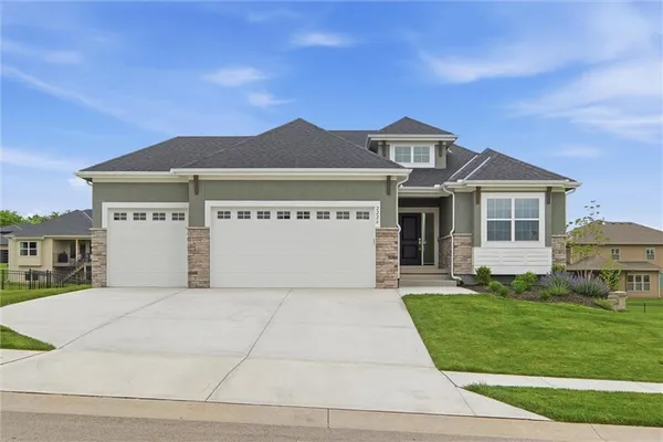 $920,000 | 2226 Southwest Heartland Court, Lee's Summit, MO 64082