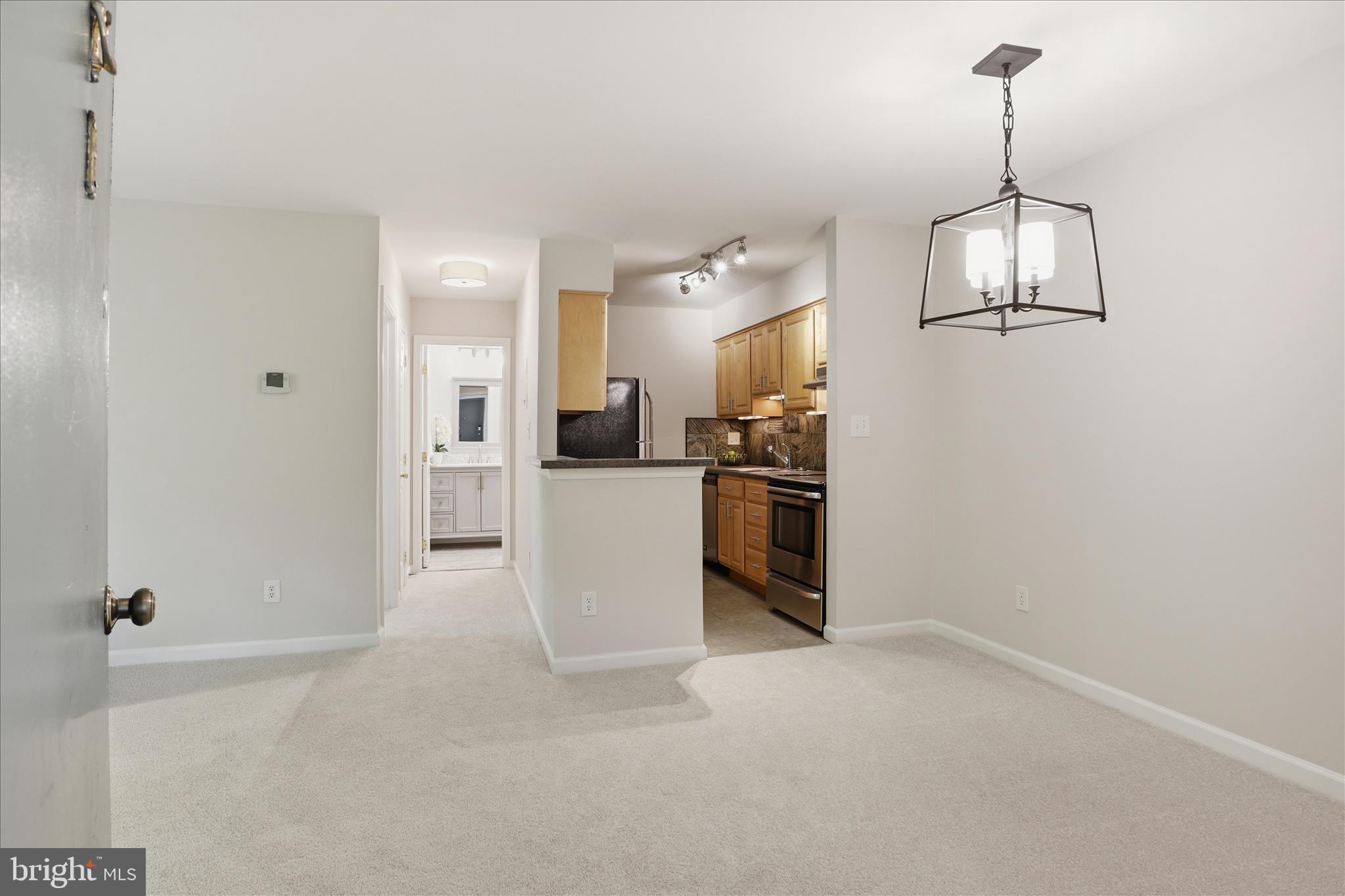 8110 Colony Point Road, Unit H Springfield, VA 22152 - Photo 5 of 33